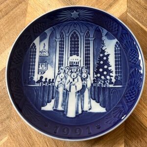 1991 Royal Copenhagen Christmas Plate